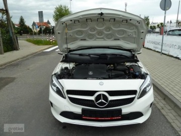 Mercedes Klasa A W176 Hatchback 5d Facelifting 160 102KM 2017 Mercedes-Benz Klasa A Mercedes-Benz Klasa A W176 160 BIALA PERLAXENONYLedy, zdjęcie 14