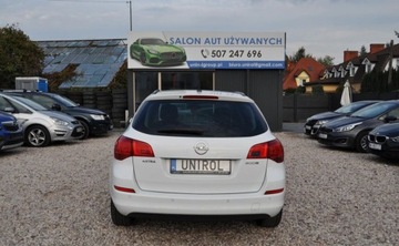 Opel Astra J Sports Tourer 1.4 Twinport ECOTEC 100KM 2012 Opel Astra 150 JAHRE Benzyna Tempomat Cz. parkowania Klimatyzacja 1.4 100KM, zdjęcie 7