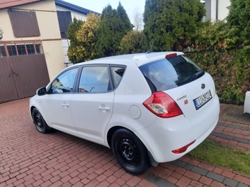 Kia Ceed I Hatchback 5d Facelifting 1.6 CRDi WGT 90KM 2011 KIA CEE'D (ED) 1.6 CRDi 90 KM, zdjęcie 2