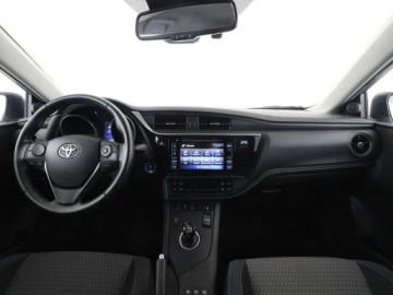 Toyota Auris II Hatchback 5d Facelifting 1.8 Hybrid 136KM 2017 Toyota Auris navi kamera grzane fotele tempomat, zdjęcie 14