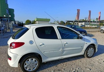 Peugeot 206 Hatchback 5d + 1.4 75KM 2011 Peugeot 206 plus Peugeot 206 plus 206 1.4 Presence 1.4 Benzyna 75KM, zdjęcie 3
