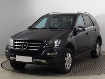 Mercedes Klasa M W164 Off-roader Facelifting 3.0 V6 (300 CDI BlueEFFICIENCY) 204KM 2010 Mercedes ML ML 300 CDI, 201 KM, 4X4, Automat, zdjęcie 1