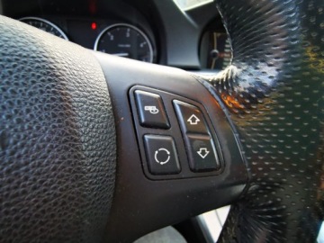 BMW Seria 3 E90-91-92-93 Touring E91 2.0 320d 177KM 2009 BMW 3 (E91) 320d xDrive 177 KM Bezwypadkowy, Automat, Nawigacja M-Pakiet, zdjęcie 4
