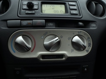 Toyota Yaris I 1.3 i 16V 86KM 2003 Toyota Yaris 1.3 VVT-i, Salon Polska, zdjęcie 12