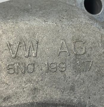 DRŽÁK LEVÝ MOTORU VW TIGUAN 1.4 TSI 5N0199117