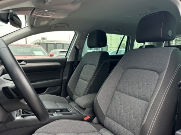 Volkswagen Passat B8 Variant Facelifting 2.0 TDI SCR 150KM 2023 Volkswagen Passat |Podgrzewana Kierownica| Masaż|, zdjęcie 12