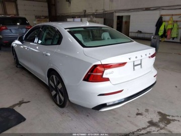 Volvo S60 III 2024 Volvo S60 Recharge Plug-In Hybrid T8 Core Dark Theme 2024 2.0l 2.0 Hybryda, zdjęcie 3