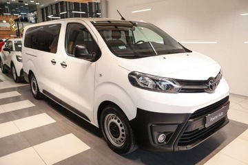 Toyota 2022 Toyota Proace Verso Kombi 2.0 D-4D Long 2,8t 2.0 Diesel 145KM, zdjęcie 2