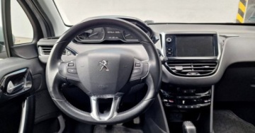 Peugeot 208 I Hatchback 5d Facelifting 1.2 PureTech 82KM 2017 Peugeot 208 Salon PL Faktura VAT Climatronic Czujnik deszczuzmierzchu 1.2, zdjęcie 25
