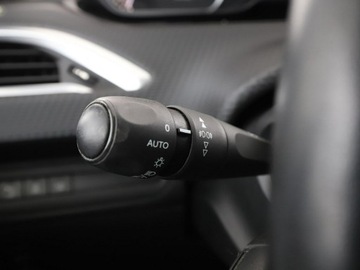 Peugeot 2008 I SUV Facelifting 1.2 PureTech 110KM 2017 Peugeot 2008 Style panorama grzane fotele kamera, zdjęcie 30