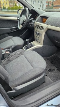 Opel Astra H Hatchback 5d 1.4 TWINPORT ecoFLEX 90KM 2007 Opel Astra Opel Astra III 1.4 Benz Klima II kpl opon 1.4 Benzyna 90KM, zdjęcie 14