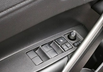 Toyota Corolla Cross 2.0 Hybrid Dynamic Force 197KM 2023 Toyota Corolla Cross Hybrid Style, GPS, Kamera, ACC, Rozpoznawanie znakow, zdjęcie 17