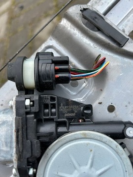 MITSUBISHI GRANDIS MECHANIZMUS OKNO LEVÝ PŘEDNÍ MR989947