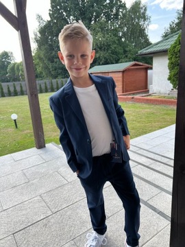 Костюм-двойка для мальчика темно-синего цвета, размер 122.