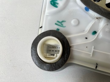 CHR C-HR ZÁMEK DVEŘE PRAVÝ PŘEDNÍ 4PIN