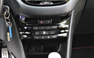 Peugeot 2008 I SUV Facelifting 1.2 PureTech 110KM 2019 Peugeot 2008 1.2 i Gt-line Navi Kamera 1 rok gwarancji 1.2 Benzyna, zdjęcie 19