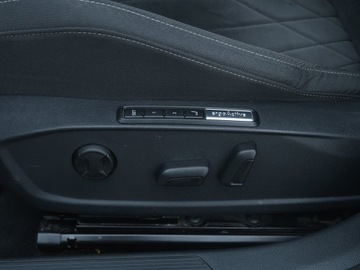 Volkswagen Golf VIII Hatchback Plug-In-Hybrid 1.4 TSI 204KM 2022 VW Golf 1.4 TSI eHybrid, Salon Polska, zdjęcie 18