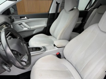 Peugeot 308 II Hatchback 5d 1.2 PureTech 130KM 2014 Peugeot 308 1.2 PureTech 130KM GPF EAT8 Stop&amp;Start Tech Edition 2014r, zdjęcie 17