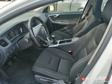 Volvo V60 I Kombi Facelifting 2.0 D3 DRIVE-E 150KM 2017 Volvo V60 I 2.0 D2 I rej. 02/2017, 150 KM, bezwypadkowy, zdjęcie 14