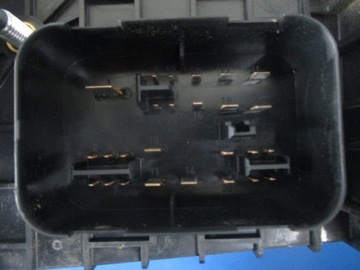 TOURAN И БЛОК ПРЕДОХРАНИТЕЛЕЙ 1K0937124H 1K0937049G