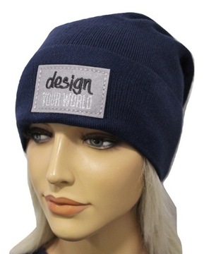 MODNA CZAPKA DAMSKA BEANIE Z NASZYWKĄ I POLAREM