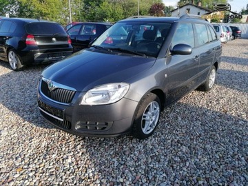 Skoda Fabia II Kombi 1.2 70KM 2009 Skoda Fabia 1,2 htp klima szyberdach alu grz.fotele oplacona 1.2 Benzyna