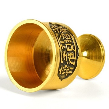 Буддийское благословение чаши святой воды в Тибете