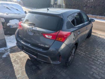 Toyota Auris II Hatchback 5d 1.8 HSD 136KM 2014 Toyota Auris Toyota Auris Hybryda 1.8 Hybryda Plug-in 136KM, zdjęcie 3