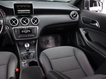 Mercedes Klasa A W176 Hatchback 5d Facelifting 180 122KM 2015 Mercedes A A 180, Skóra, Navi, Klima, Parktronic, zdjęcie 7