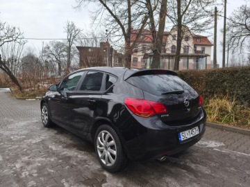 Opel Astra J Hatchback 5d 1.4 Turbo ECOTEC 140KM 2011 OPEL ASTRA J 1,4 140KM Stan BDB, zdjęcie 4