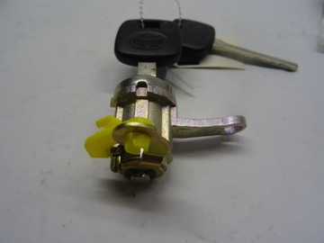 WKŁADKA ZAMKA Z KLUCZYKIEM TOYOTA 6905205010