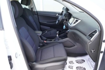 Hyundai Tucson III SUV 1.7 CRDI 115KM 2016 Hyundai Tucson Duza NaviKlimatronicGrzane FoteleAsystentyTempomatFull Serw, zdjęcie 5