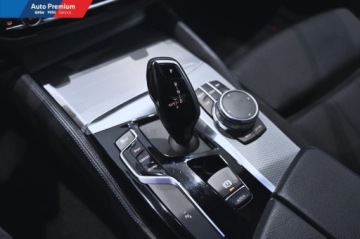 BMW Seria 5 G30-G31 Limuzyna 520d 190KM 2019 BMW Seria 5 xDriveAdaptacyjne Reflektory LEDSkorzana Kierownica M 2.0, zdjęcie 5