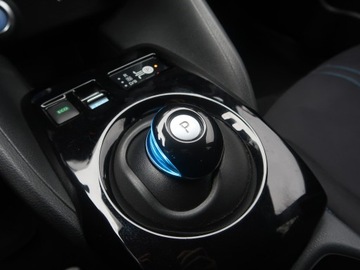 Nissan Leaf II Hatchback Elektryczny 40kWh 150KM 2018 Nissan Leaf 40 kWh, SoH 89%, Automat, VAT 23%, zdjęcie 20