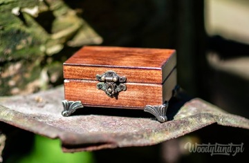 Шкатулка, шкатулка для обручальных колец с утолщениями и персоной.