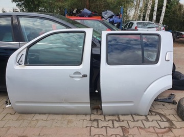 DVEŘE LEVÝ PŘEDNÍ ZADNÍ KL0 NISSAN PATHFINDER NAVARA