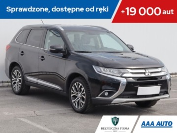 Mitsubishi Outlander III SUV Facelifting 2015 2.2 DI-D 150KM 2016 Mitsubishi Outlander 2.2 DI-D, Salon Polska