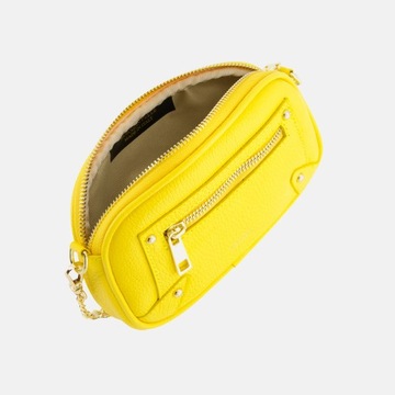 Damska, skórzana torebka VENEZIA w żółtym kolorze ze złotym łańcuchem.