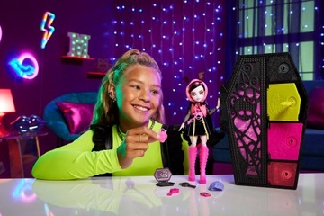 MONSTER HIGH УЖАСНЫЕ ТАЙНЫ ДРАКУЛАУРА S3 НЕОН HNF78