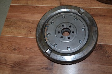 KOLO DVOUHMOTNÉ VW SEAT SKODA AUDI 05E105266 3000 KM