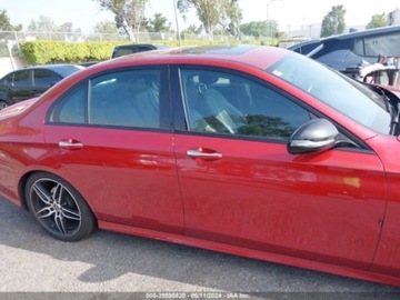 Mercedes Klasa E W213 2019 Mercedes-Benz Klasa E 2019 Mercedes-Benz E-Class E 300 RWD Sedan 2.0 241KM, zdjęcie 11