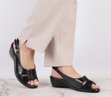 Czarne komfortowe sandały damskie na niskiej koturnie Jezzi r.40