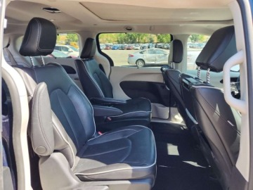 Chrysler Pacifica II 2023 Chrysler Pacifica Hybrid Limited 2023 3.6l 3.6 Hybryda 260KM, zdjęcie 11