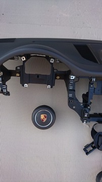 DESKA ROZDĚLOVAČE KOKPIT KONZOLA PÁSY ULOŽENÍ AIRBAG MACAN I 95B ORIGINÁLNÍ