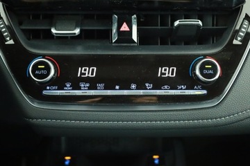 Toyota Corolla XII 2019 Toyota Corolla 2.0 Hybrid, Salon Polska, zdjęcie 11