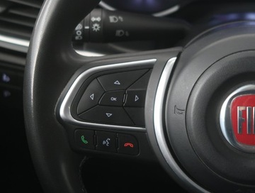 Fiat Tipo II Hatchback Facelifting 1.6 MultiJet 130KM 2022 Fiat Tipo 1.6 MultiJet, Salon Polska, zdjęcie 15