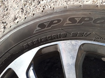 COROLLA CROSS KOLA ALU RÁFKY PNEUMATIKY 18 LETNÍ