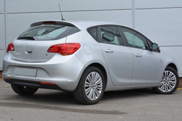 OPEL ASTRA J 2009-2015 КАМЕРА ЗАДАЧИ С ЛАМПОЙ