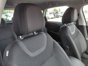 Citroen C4 II Hatchback 5d Facelifting 1.6 HDi 92KM 2015 Citroen C4 Lift LED Sensor Elektryka Tempomat PDC Alu 1.6 Diesel 92KM, zdjęcie 13