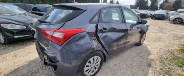 Hyundai i30 II Hatchback 5d 1.4 MPI 100KM 2015 Hyundai i30 2015r, 1.4 Benzyna. Uszkodzony prawy bok i tyl. Jezdzi. 1.4, zdjęcie 3